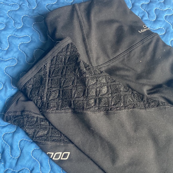 Lorna Jane small black fitness Capri leggings with mesh lace on bottom - Picture 1 of 10